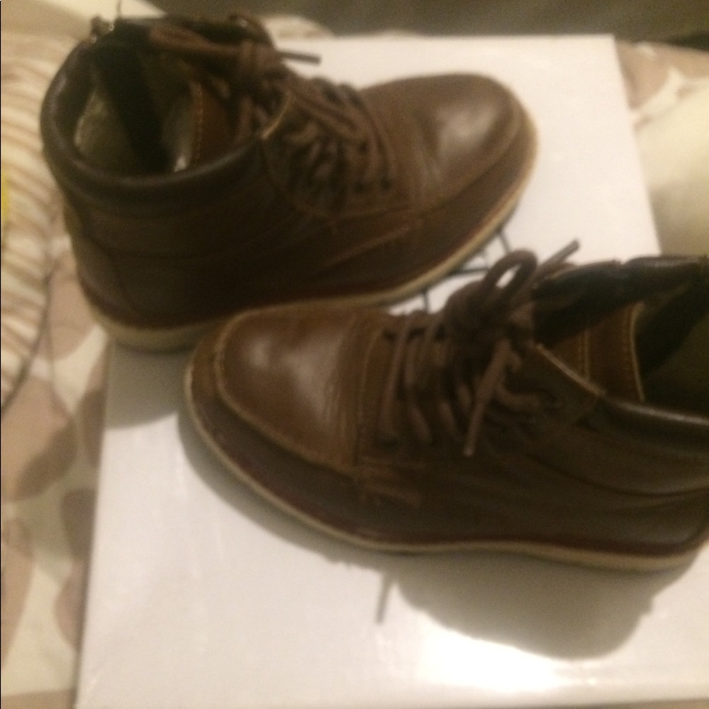 Boys boots like new